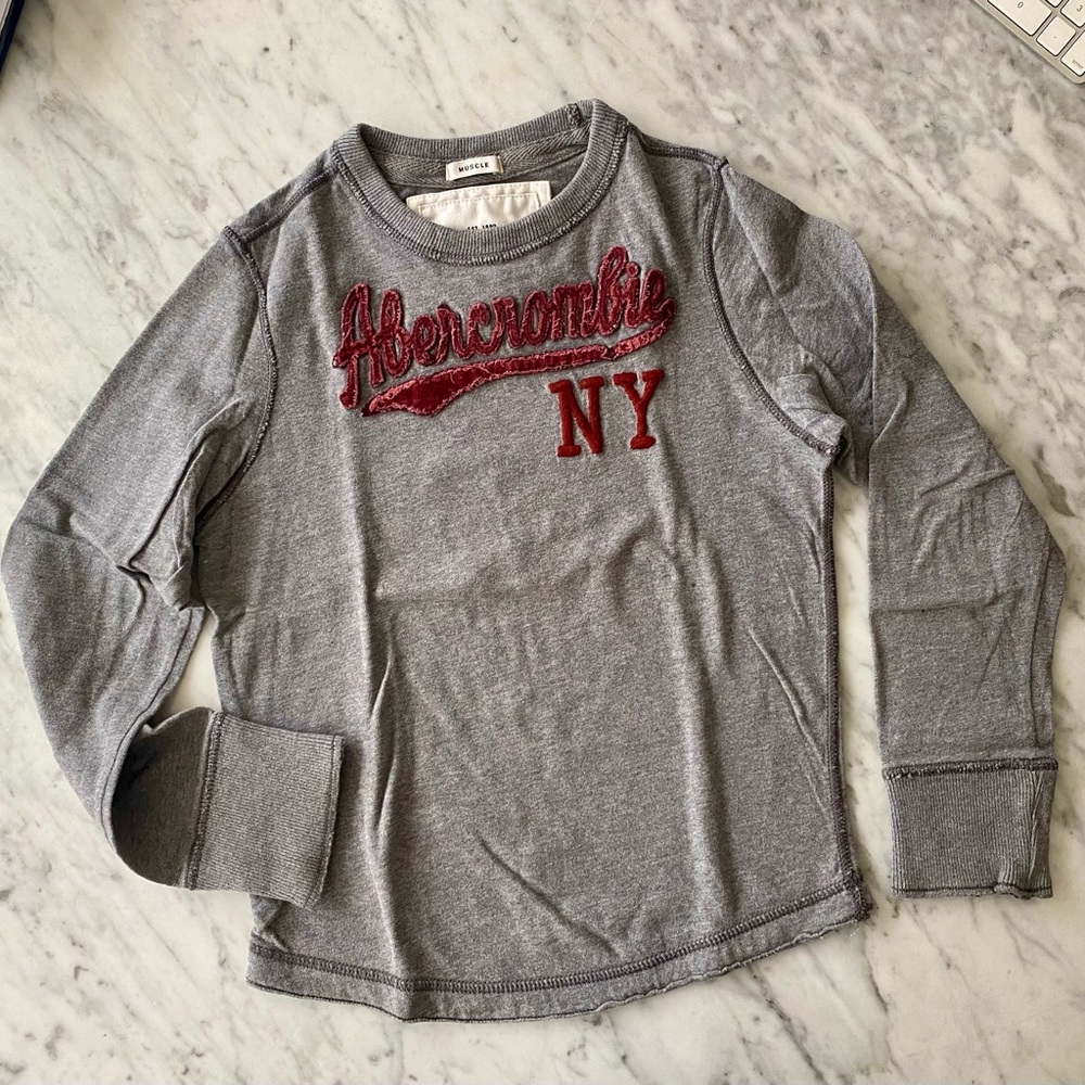ABERCROMBIE Kids Long Sleeve Soft Cotton TEE SZ Small “Muscle” circa 2010.
